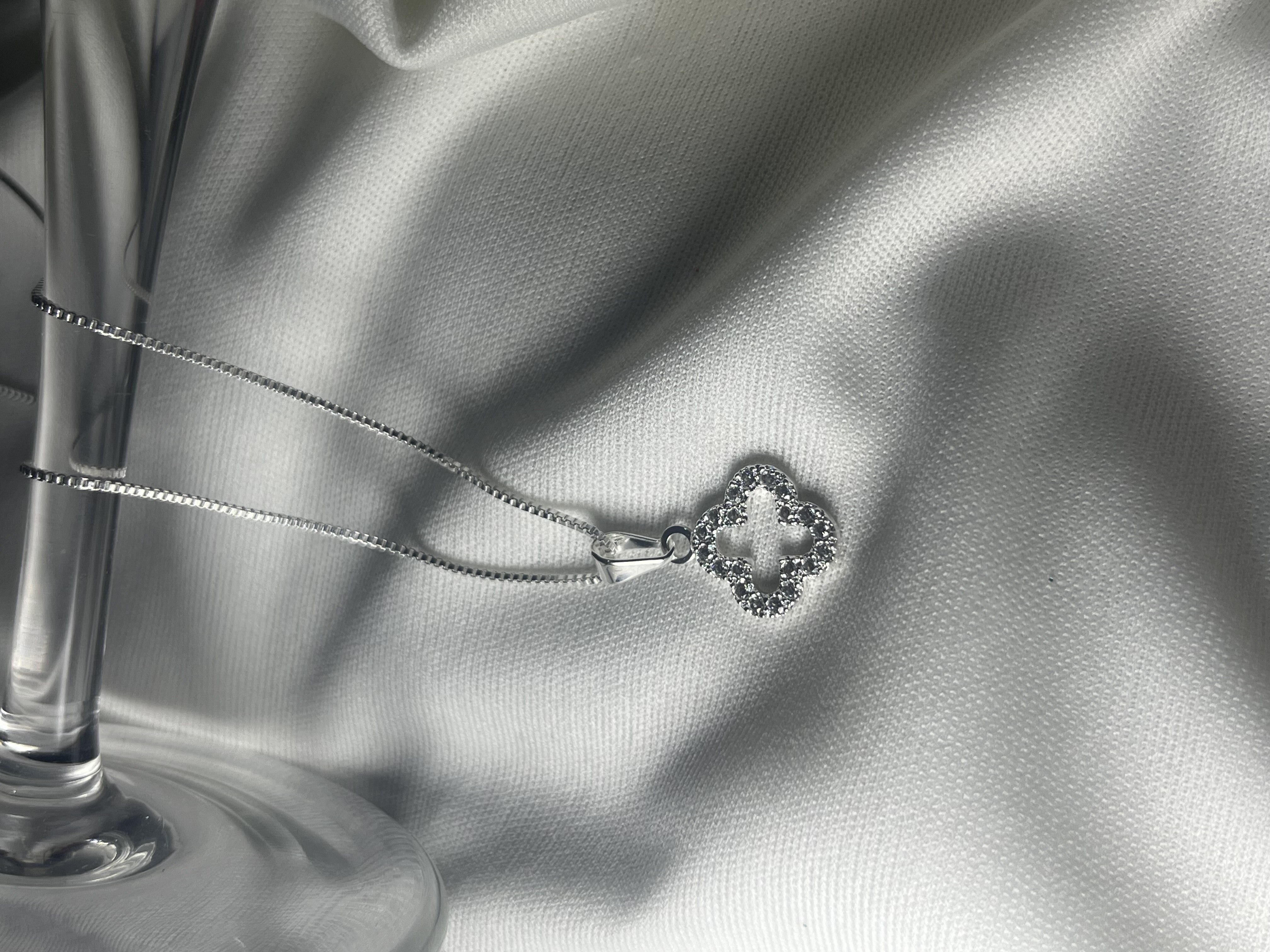 Colar Trevo Cravejado