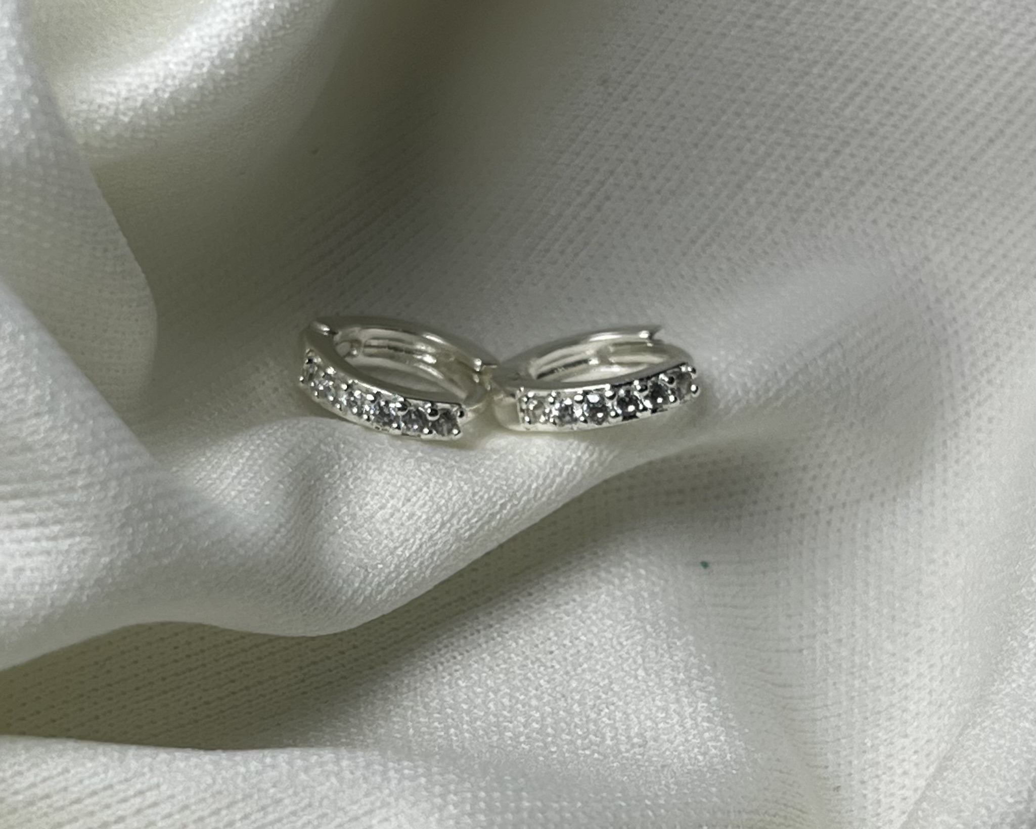 Argola cravejada Origem